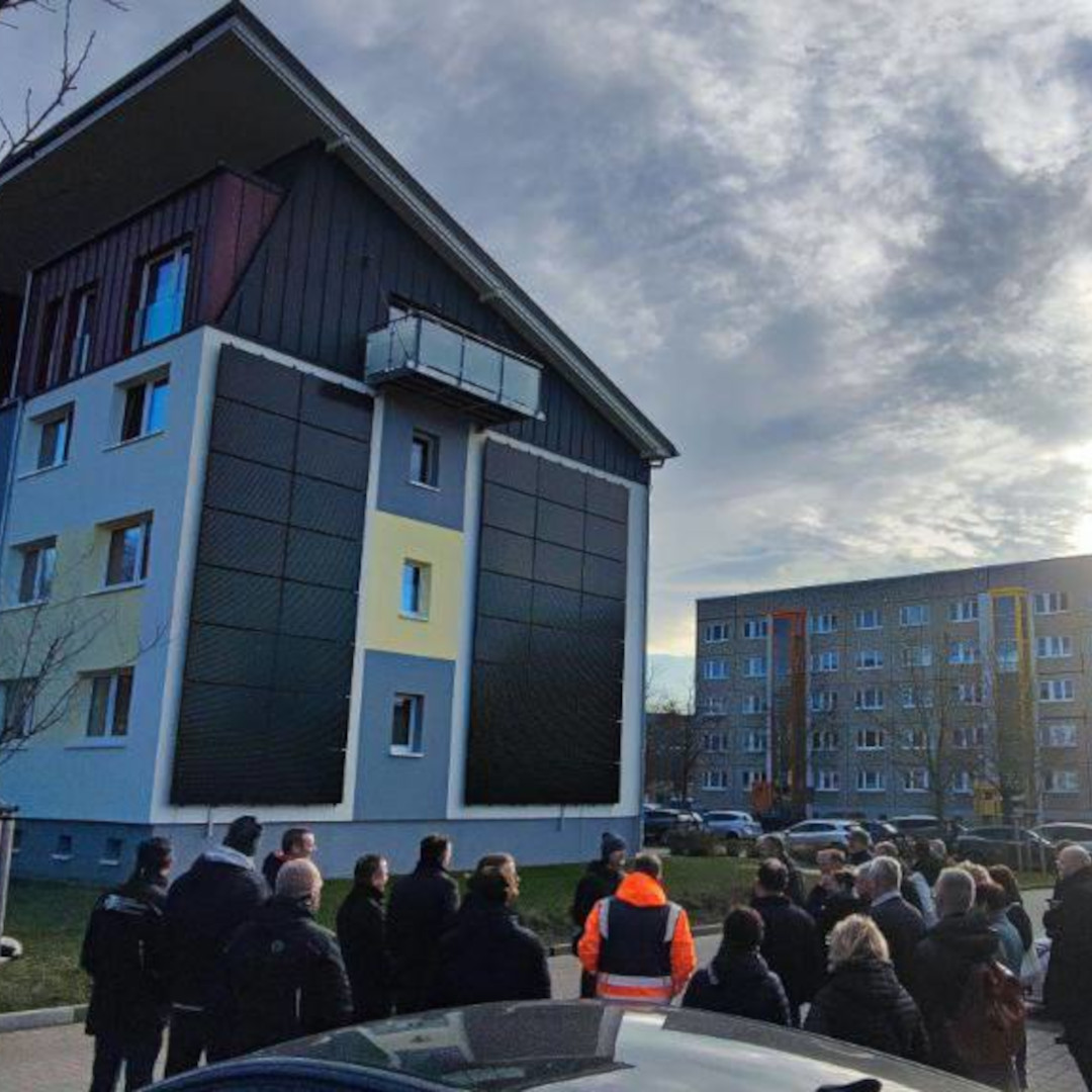 TimoLeukefeld's tweet photo. Wie sieht ein hochgradig #energieautark #sanierter #Plattenbau eigentlich von innen aus? Die folgenden Bilder geben einen Einblick in die Führung, die wir vor Kurzem mit zahlreichen Interessenten in Aschersleben geben durften. https://t.co/mVsvqv98CT