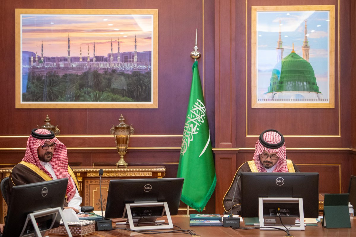 سمو أمير منطقة #المدينة_المنورة #سلمان_بن_سلطان، يطّلع على خطة التّحول في إدارات ومكاتب التعليم بالمنطقة <a href="/MOE_MDI/">إدارة تعليم المدينة المنورة</a>، وذلك بحضور سمو نائب أمير المنطقة #سعود_بن_خالد_الفيصل.