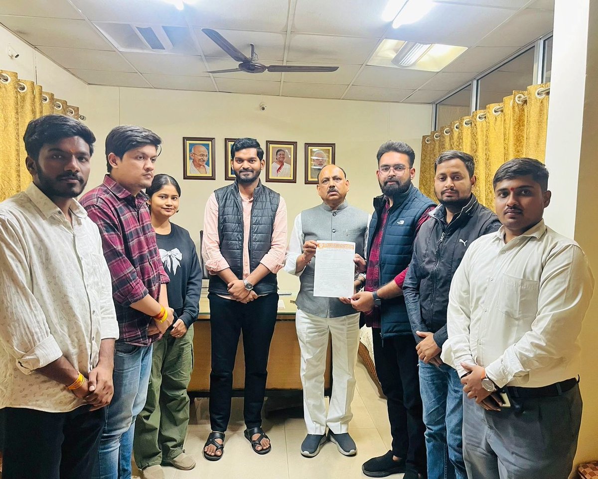 PharmaVisionOrg's tweet image. एबीवीपी ने मध्य प्रदेश फार्मेसी काउंसिल में बंद पडे पंजीकरण प्रक्रिया को पूर्वोगत शुरू करने के लिए एव अन्य मांगों को लेकर मध्य प्रदेश फार्मेसी काउंसिल के अध्यक्ष श्री संजय जैन को एक ज्ञापन दिया।
@ABVPMB @PharmaVisionOrg