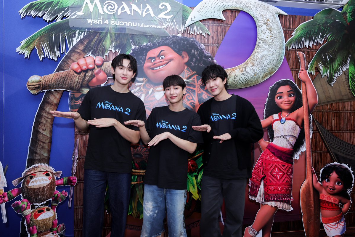 centralwOrld's tweet photo. แจกความสดใสของ 'GUN-KHAOTUNG-BOOK' ในวันนี้ 🫶

#SFxGunKhaotungBook #SFxMoana2 #GunAtthaphan #khaotungg #kasibook #SFcinema #CTWMerryVille2025 #centralwOrld https://t.co/gEeOQTL3st