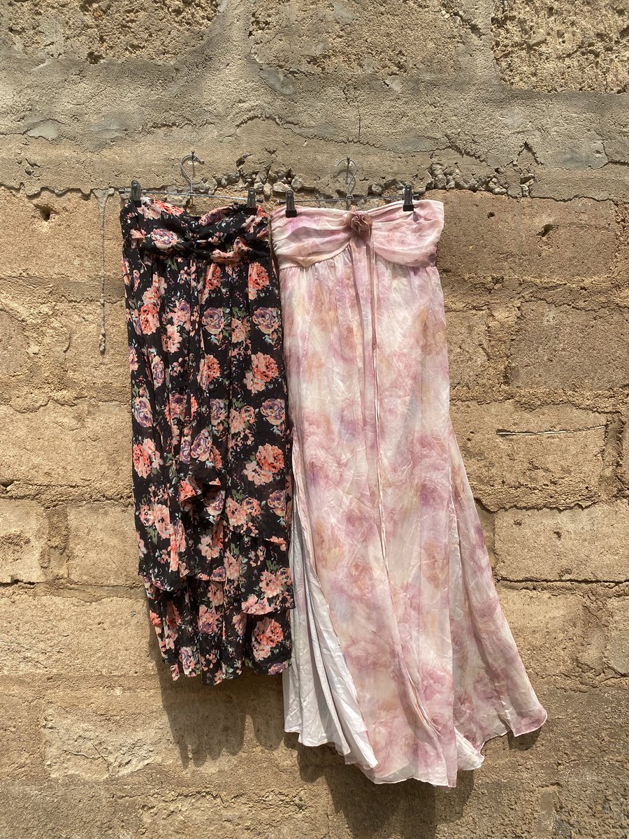 fooseplug's tweet photo. ometimes I like to imagine myself with a small land in aburi, wearing some vintage dress, feeding chickens and biking. Shop some very pretty dresses with us this Saturday (ยข35-60)
#thriftyfinds #thriftygirl #sustainability #savetheplanetearth https://t.co/gYrs4ZnASa