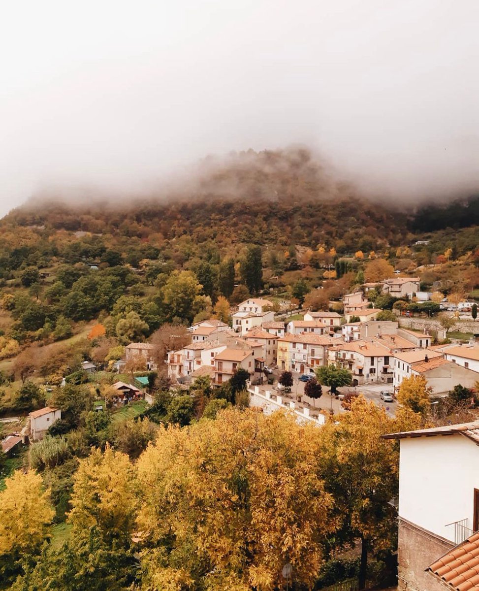 visit_lazio's tweet photo. #Micigliano, alle pendici del monte #Terminillo, domina le Gole del #Velino. Una tavolozza di colori che variano a seconda delle stagioni: storie, tradizioni e curiosità da scoprire in questo borgo incantato
📷 Ig finestravirtuale
#VisitLazio #LazioIsMe #LazioEternaScoperta https://t.co/cUx8RSPMj6