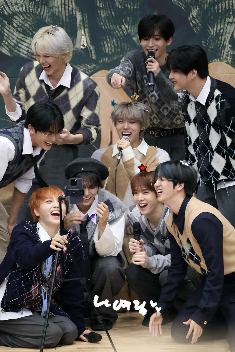 7oom33's tweet photo. 241207 CRAVITY 미팬

가족 비티 〜❤️❤️❤️  HQ

#CRAVITY #크래비티 
#세림  #앨런 #정모 #우빈 #원진 #민희 #형준 #태영 #성민 https://t.co/6T1J4tiCLY