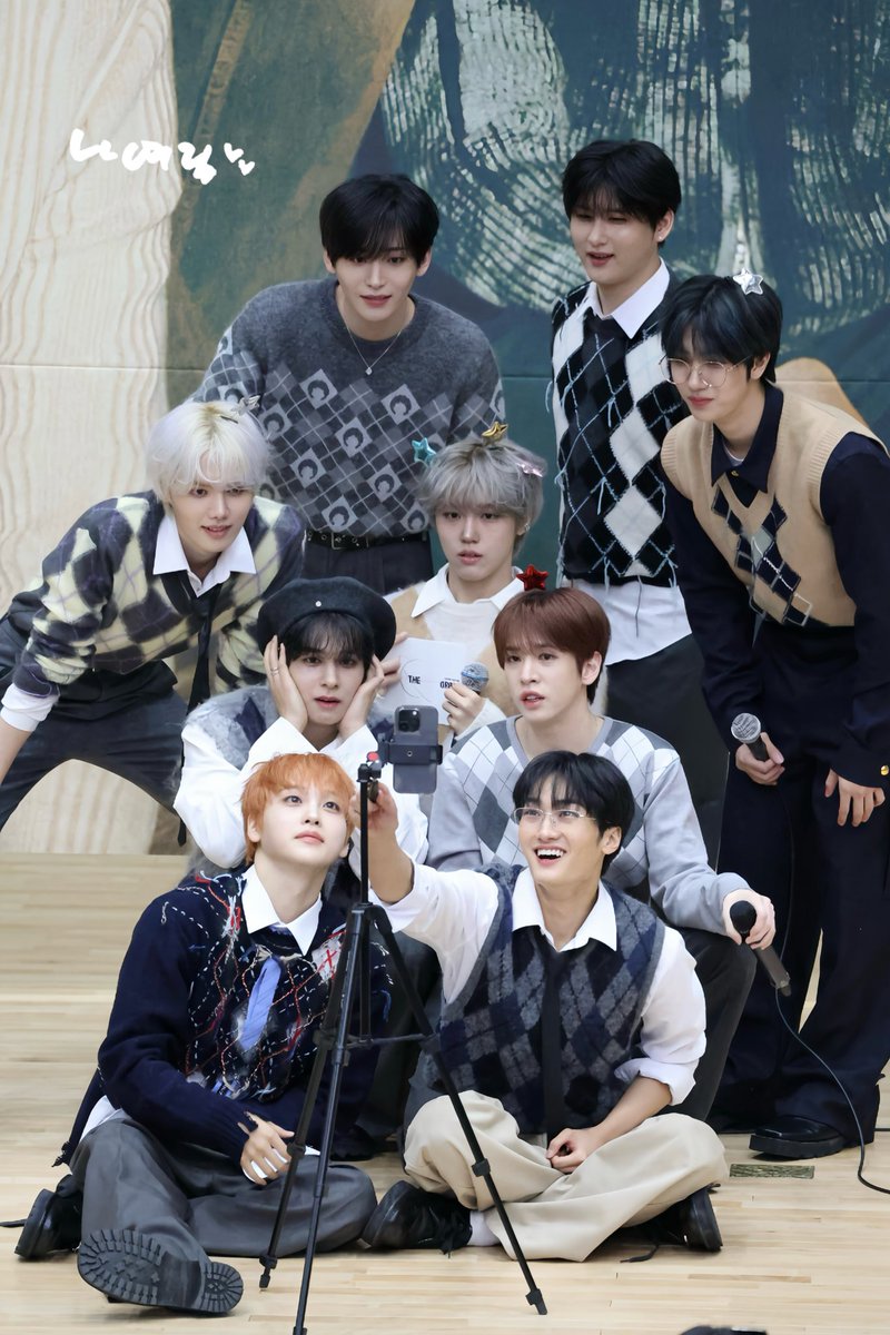 7oom33's tweet photo. 241207 CRAVITY 미팬

가족 비티 〜❤️❤️❤️  HQ

#CRAVITY #크래비티 
#세림  #앨런 #정모 #우빈 #원진 #민희 #형준 #태영 #성민 https://t.co/6T1J4tiCLY