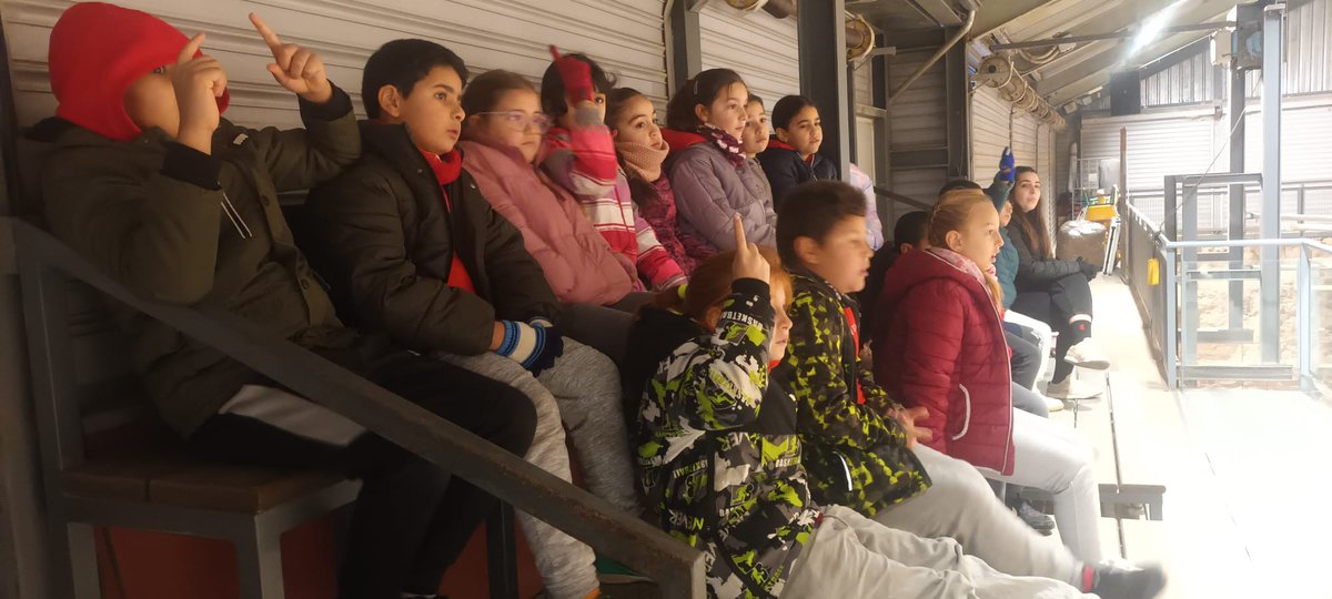 Esc_GCastella's tweet photo. Els nens i nenes de 3r, avui visitem l'Abric Romaní  de Capellades.  El jaciment Neardental més important del món. https://t.co/MIoWvxwMl5