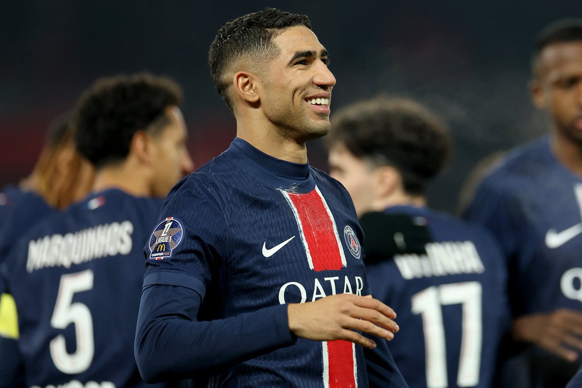 infosportplus's tweet photo. A. Hakimi (déf./Paris SG) a remporté le Lion d'Or 2024 du meilleur joueur africain de l'année. https://t.co/6gCiDsyW7I