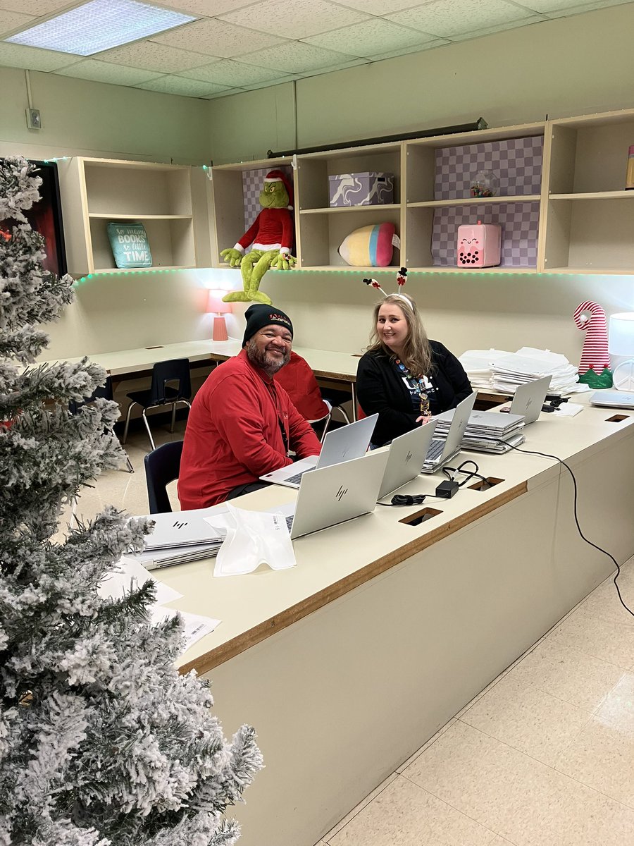 Aldine ISD Technology Services Department (@aldineisdtech) on Twitter photo 💻 Laptop Palooza in <a href="/AldineISD/">Aldine ISD</a> is underway!! Today staff at Stephen’s Elementary are receiving their brand new laptops! #AldineImpact <a href="/adamgalvanjr/">Adam Galvan</a> 💻 Laptop Palooza in <a href="/AldineISD/">Aldine ISD</a> is underway!! Today staff at Stephen’s Elementary are receiving their brand new laptops! #AldineImpact <a href="/adamgalvanjr/">Adam Galvan</a>