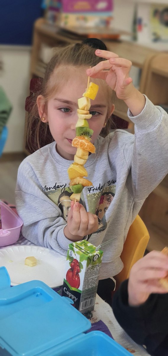 sivashalide's tweet photo. Okulda sağlıklı besleniyorum neşeli mutfak atölyesi kapsamında meyve salatası etkinliği. 
@sivasmem 
@necatiyener_ 
@Sivas_HEDEF https://t.co/qvbpuUPWnm