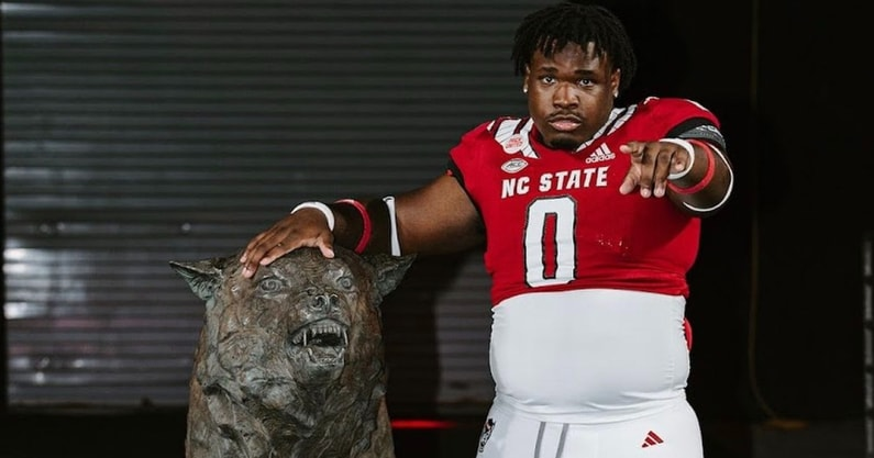 NC State DL signee Omarian Abraham is playing some great playoff football right now. 

- 4 games
- 5 sacks 
- 29 tackles 

His team just made the Florida 4A state championship. 

Stats and highlights from the Pack commits: on3.com/teams/nc-state…
