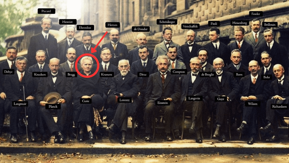 Mente_estoico's tweet photo. En 1927, tuvo lugar la conferencia Solvay, donde estaban presentes genios como Max Planck, Albert Einstein, Erwin Schrödinger, entre otros.

Marie Curie fue la única mujer entre esos 29 brillantes físicos reunidos en esa prestigiosa conferencia.

Ella imponía respeto a todos porque...