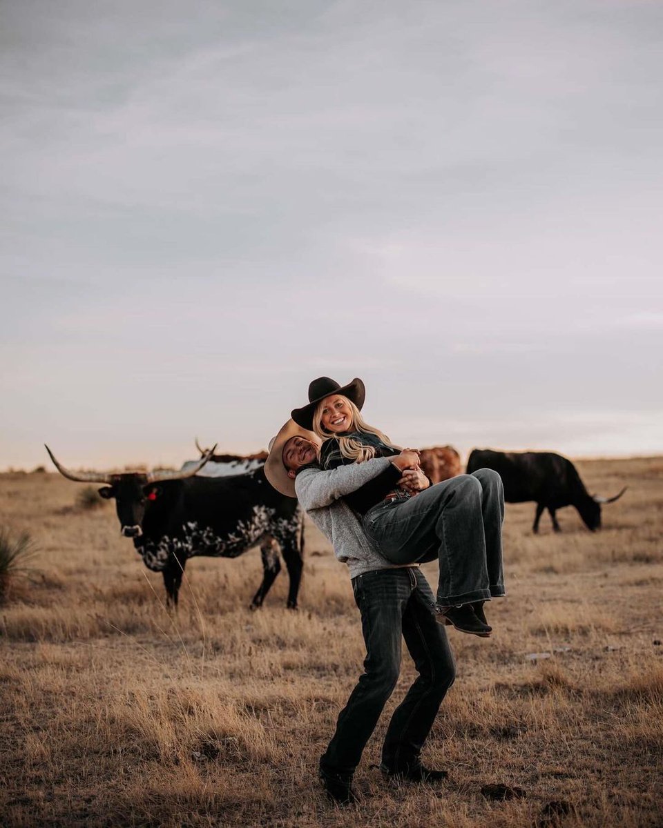 Ariat's tweet image. Love is in the air. #Regram #Ariat

PC: Laura Jo Elshere | Trey Elshere | Tory I Rae Photography