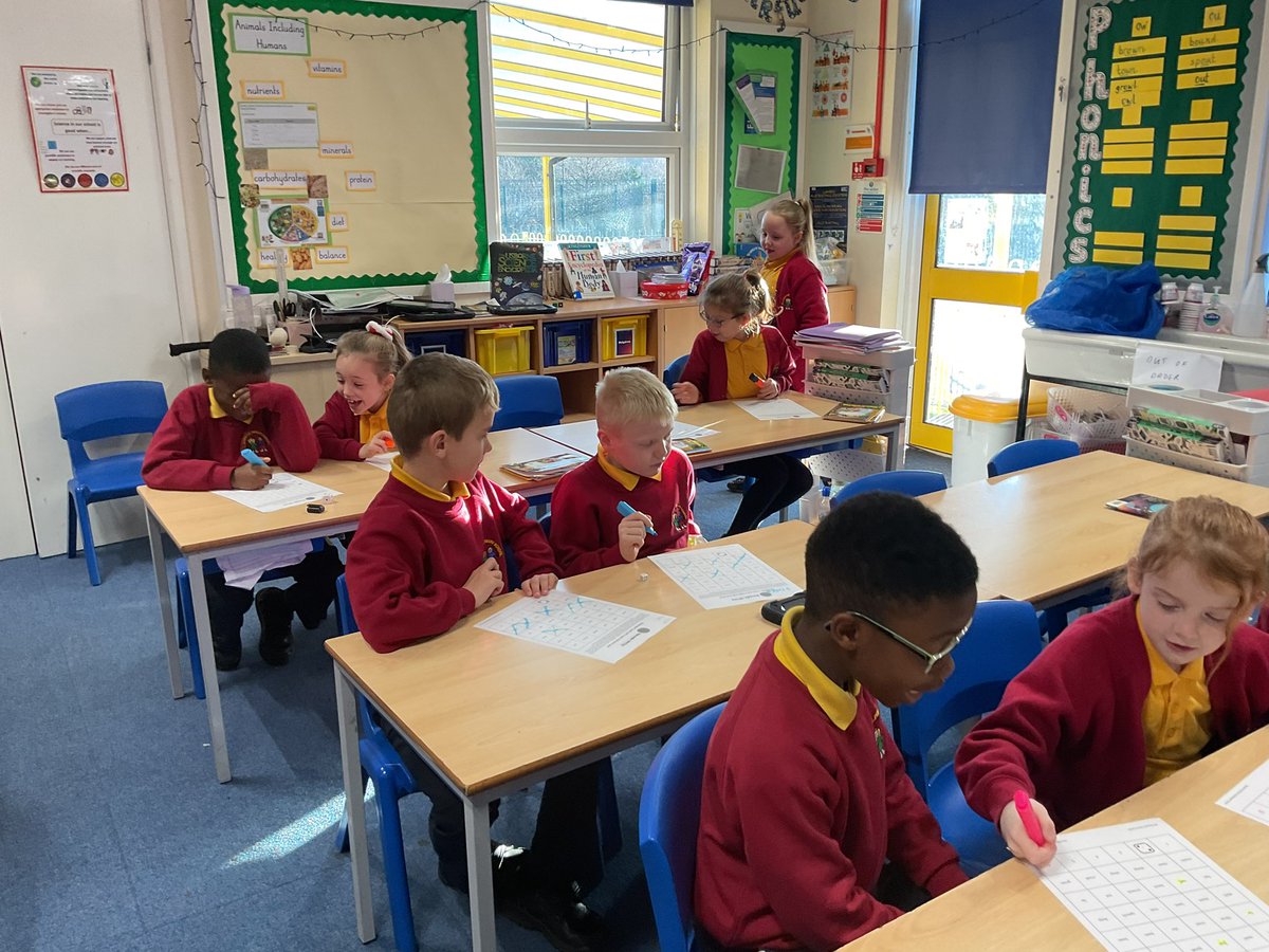 StJamesYear3's tweet photo. Fantastic Phonics! Our sound of the week /ie/. We are learning to read and write words with this same sound, different spellings. Here we are reviewing Unit 2: /ee/ with a ‘Roll and Read” game. #SoundsWrite @StJamesChorley https://t.co/EF6WQdxLIo