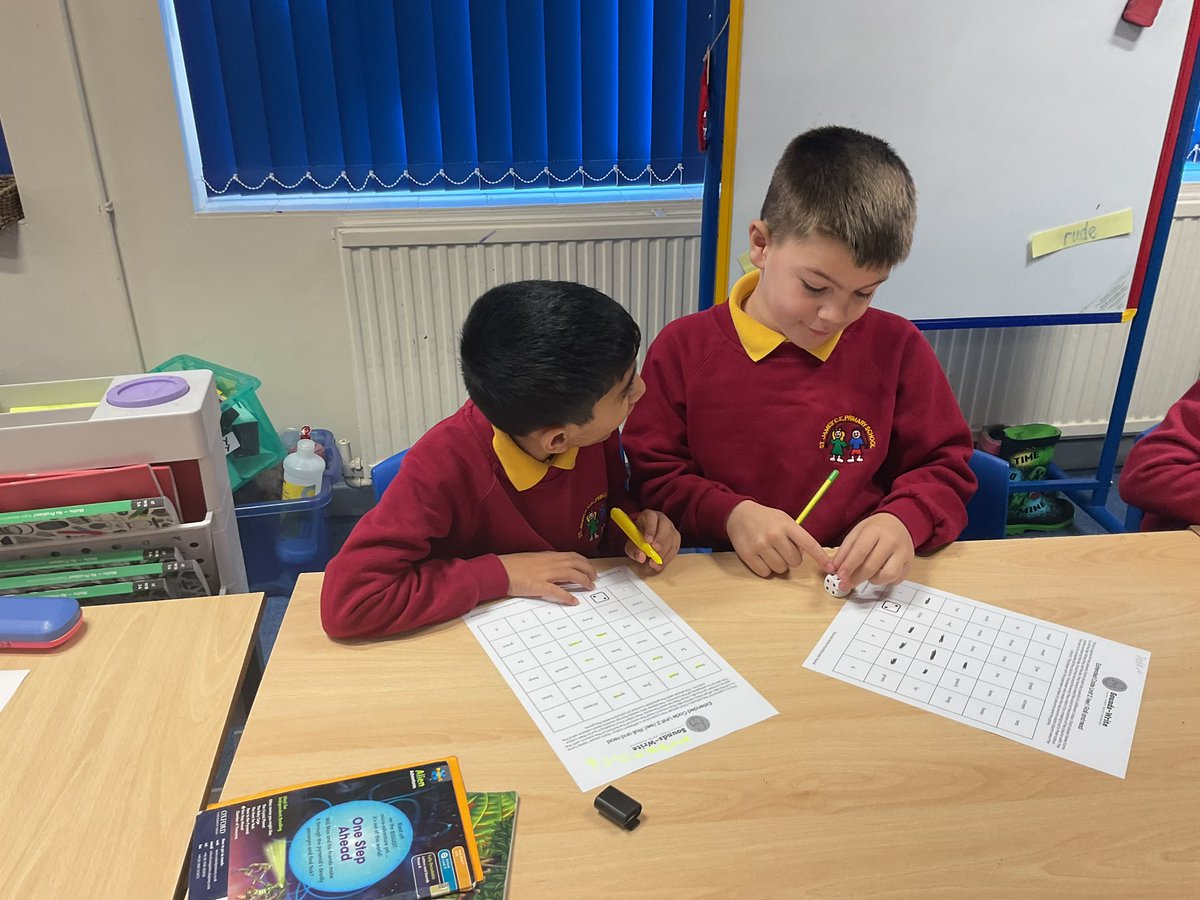 StJamesYear3's tweet photo. Fantastic Phonics! Our sound of the week /ie/. We are learning to read and write words with this same sound, different spellings. Here we are reviewing Unit 2: /ee/ with a ‘Roll and Read” game. #SoundsWrite @StJamesChorley https://t.co/EF6WQdxLIo