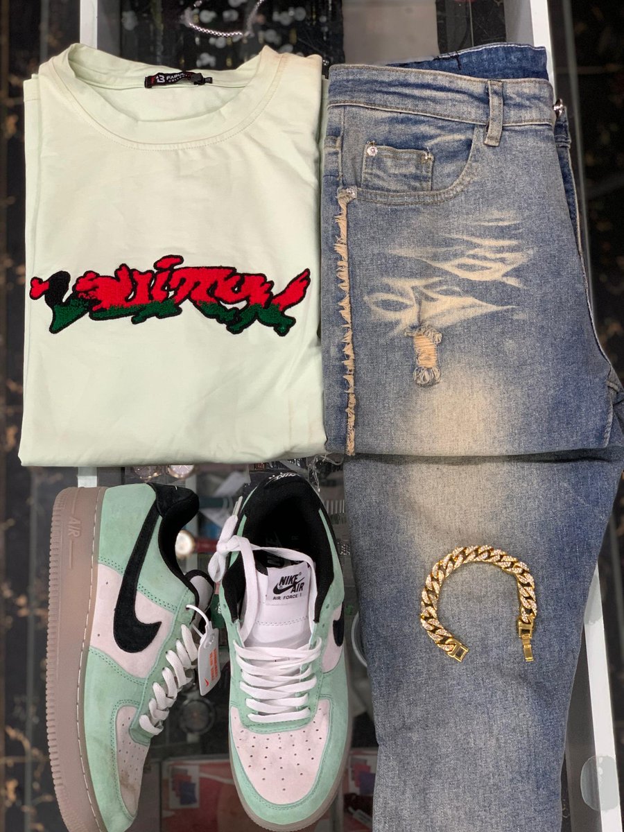 Canalmw98's tweet photo. Let @Chris_I_N_V be your clothing plug. Pa town pano pamafunika kutchena ndithu 🔥🔥🔥

Shirts K35,000 
Trousers K45,000 
Shoes K135,000 
Watches K55,000

📞📱: 0993814081
@Chris_I_N_V https://t.co/GA6i04eDRG