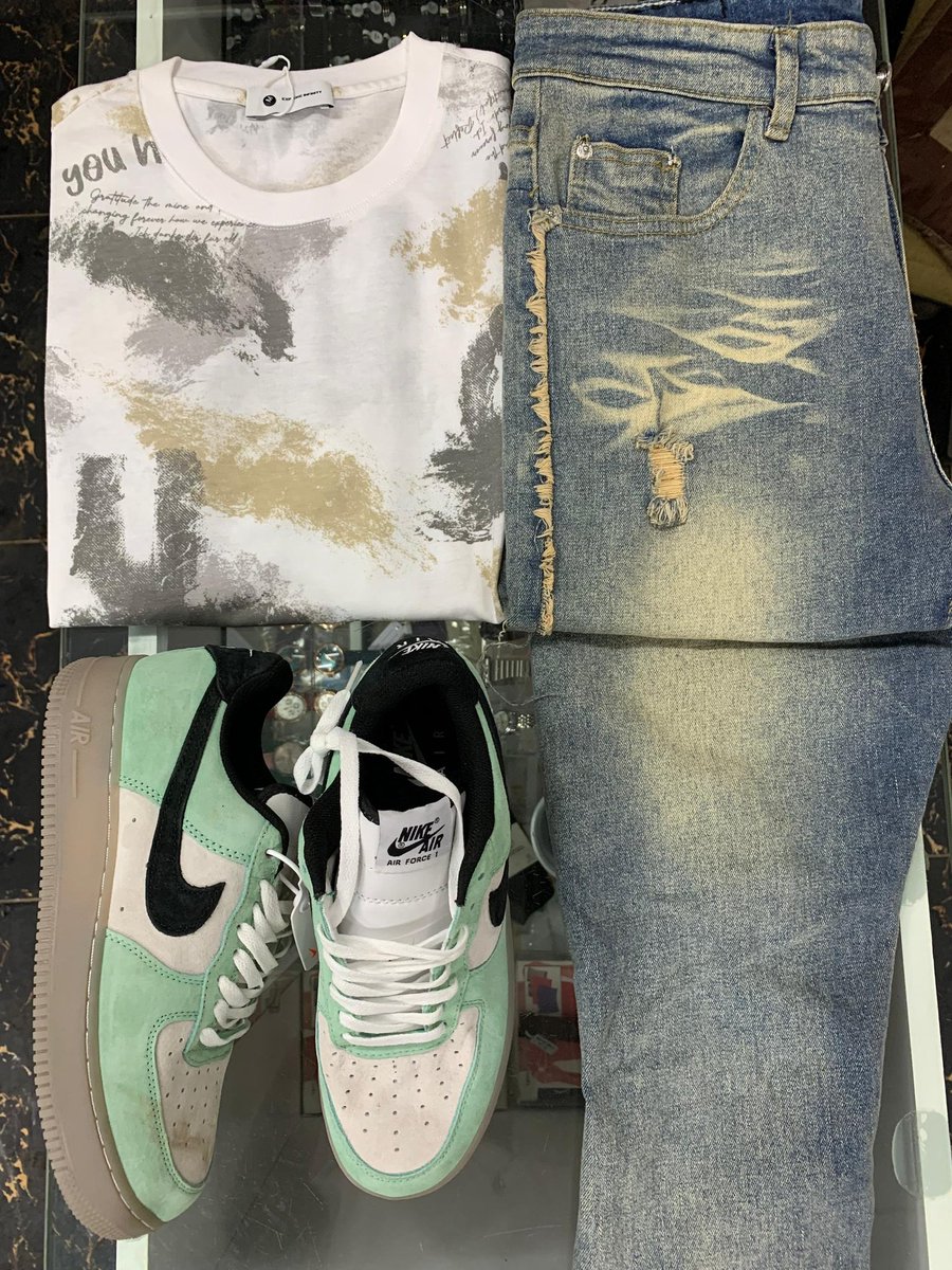 Canalmw98's tweet photo. Let @Chris_I_N_V be your clothing plug. Pa town pano pamafunika kutchena ndithu 🔥🔥🔥

Shirts K35,000 
Trousers K45,000 
Shoes K135,000 
Watches K55,000

📞📱: 0993814081
@Chris_I_N_V https://t.co/GA6i04eDRG