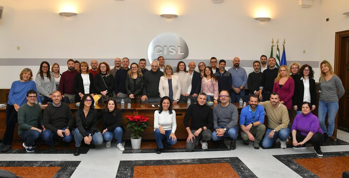 CislNazionale's tweet photo. #DanielaFumarola : “E’ molto importante investire per la Cisl sulla formazione dei delegati aziendali, la nostra prima linea, in modo da rafforzare, in coerenza con i nostri valori e la nostra identità, il “cassetto degli attrezzi” e la capacità di realizzare una contrattazione avanzata in un gruppo  bancario importante come Intesa San Paolo, dove grazie al lavoro dei nostri delegati, si costruiscono relazioni industriali moderne, innovative e partecipative”.