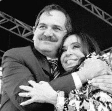 tenientegalatoz's tweet photo. El kirchnerismo delincuencial, la mayor trama del saqueo público y crimen (drogas, piratas, escolaso, zonas liberadas, violaciones), alzando la voz por "la ética y los valores republicanos".
Dale!!, NO JODAN.
#KueiderEsCristina
#Kuider
#Senado https://t.co/1d5OQFyN5S