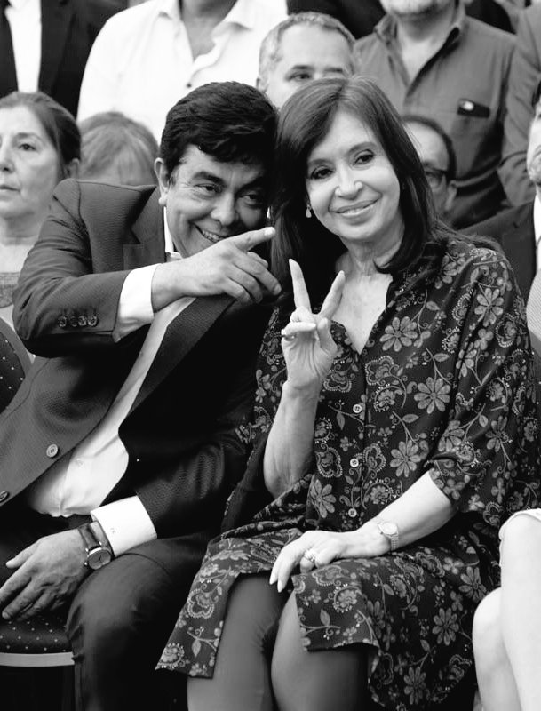 tenientegalatoz's tweet photo. El kirchnerismo delincuencial, la mayor trama del saqueo público y crimen (drogas, piratas, escolaso, zonas liberadas, violaciones), alzando la voz por "la ética y los valores republicanos".
Dale!!, NO JODAN.
#KueiderEsCristina
#Kuider
#Senado https://t.co/1d5OQFyN5S