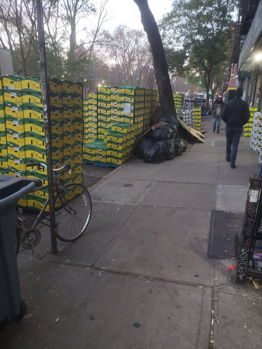StuySquare's tweet photo. $SERV's new #VEBU robotic #guacamole maker will be a home run as the US appetite for it is enormous. This is EVERY AM at Chrystie & Grand in NYC. Each green & yellow box has 48 avacados. #Signal @HowardWPenney
Wrote of it here:
https://t.co/LrMcmVIYrj. -JGC https://t.co/4DczHF56Jt