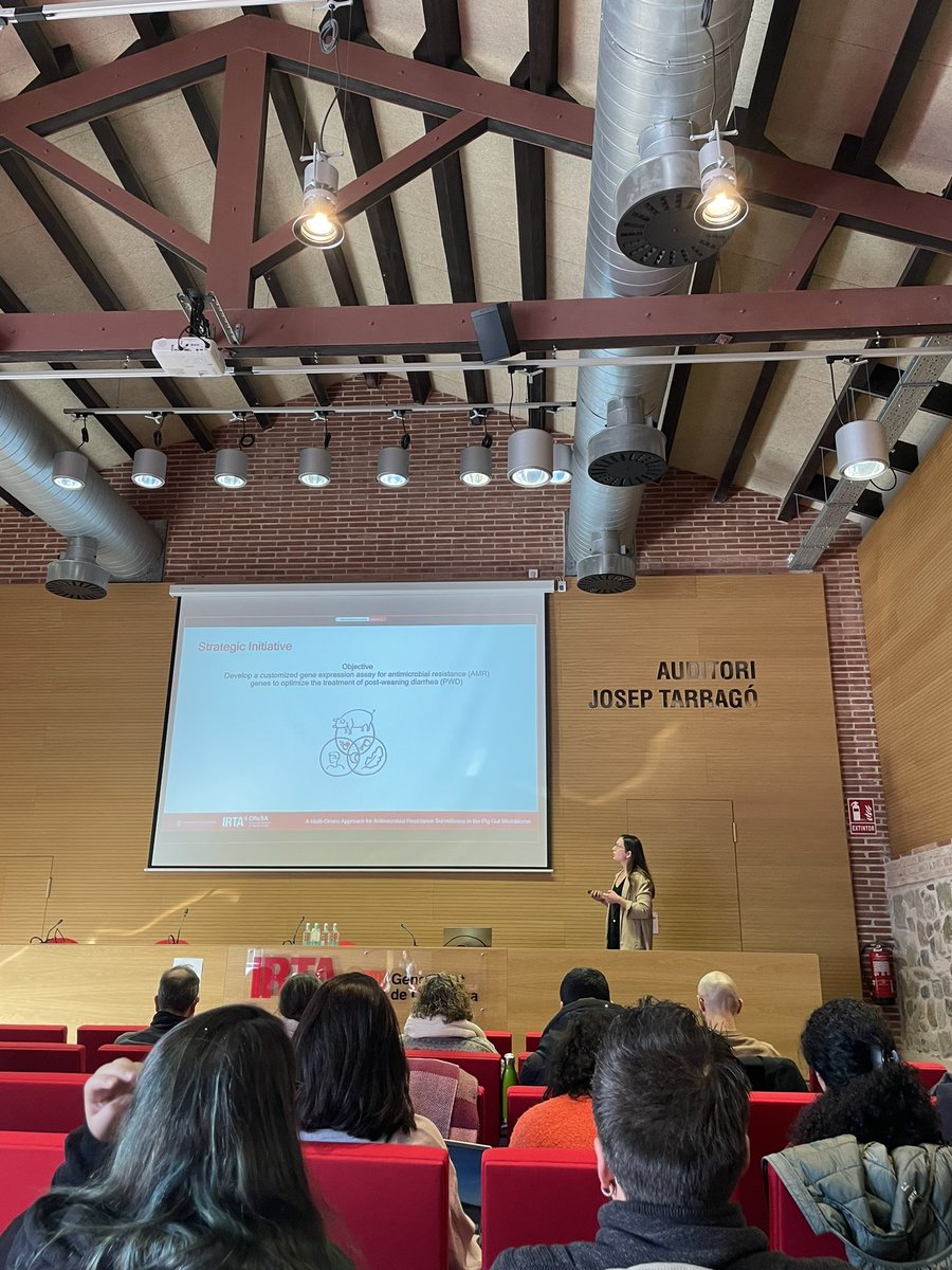 laurabonillo_'s tweet photo. Today I have presented a summary of the results of my PhD thesis at the PhD candidate annual seminar organised at Torre Marimon, together with my colleagues from CReSA as well as from other IRTA institutions!! @CReSA_r @irtacat @science_alice @judiithguiti https://t.co/LqtdjPU6vn