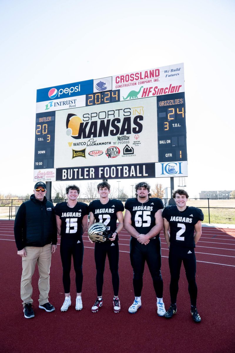 Andover Central (4A🏈) was well represented at the Sports in Kansas 🏈 Player and Coach of the Year event this season as the Jaguars won their first ever state title by defeating Miege, 49-42, in the 4A state championship. They loaded up on Sports in Kansas top honors in 4A.