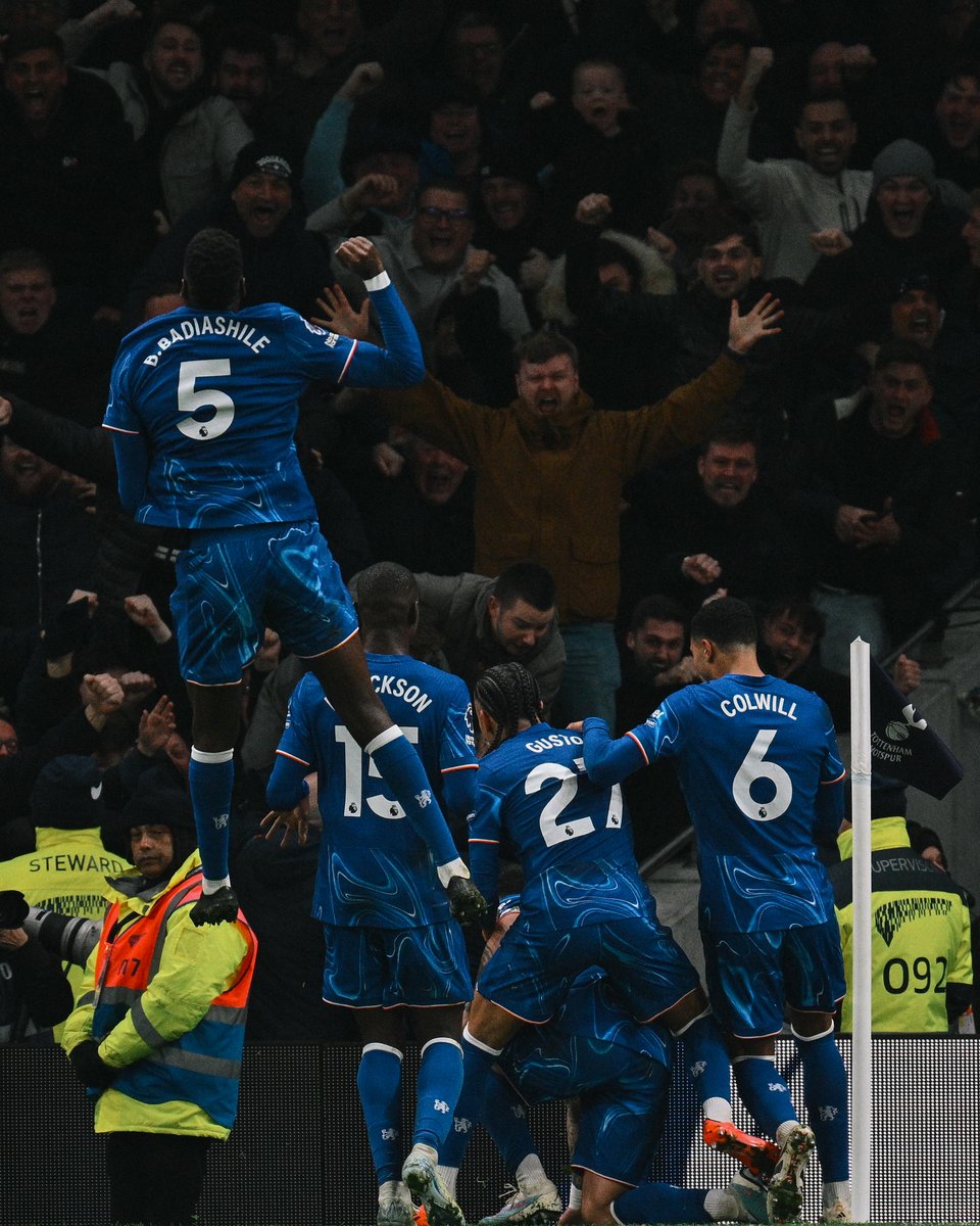ChelseaFC's tweet photo. Unbelievable away end last night. ✊

#CFC | #TOTCHE https://t.co/pa7VrXCb1I