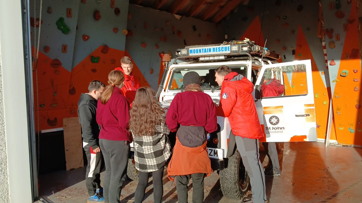 AlloaEASN's tweet image. Our outdoor group had an amazing visit to Ochil Mountain Rescue today. They learned about stretcher techniques and how to enjoy the outdoors as safely as possible. Big thanks to this incredible charity for all they do! #MountainRescue #OutdoorSafety @AlloaAcademy @OchilMRT