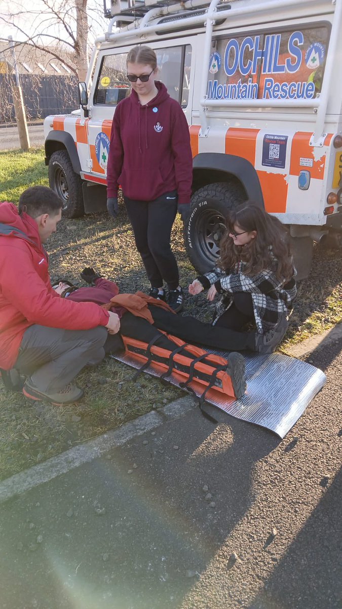 AlloaEASN's tweet image. Our outdoor group had an amazing visit to Ochil Mountain Rescue today. They learned about stretcher techniques and how to enjoy the outdoors as safely as possible. Big thanks to this incredible charity for all they do! #MountainRescue #OutdoorSafety @AlloaAcademy @OchilMRT