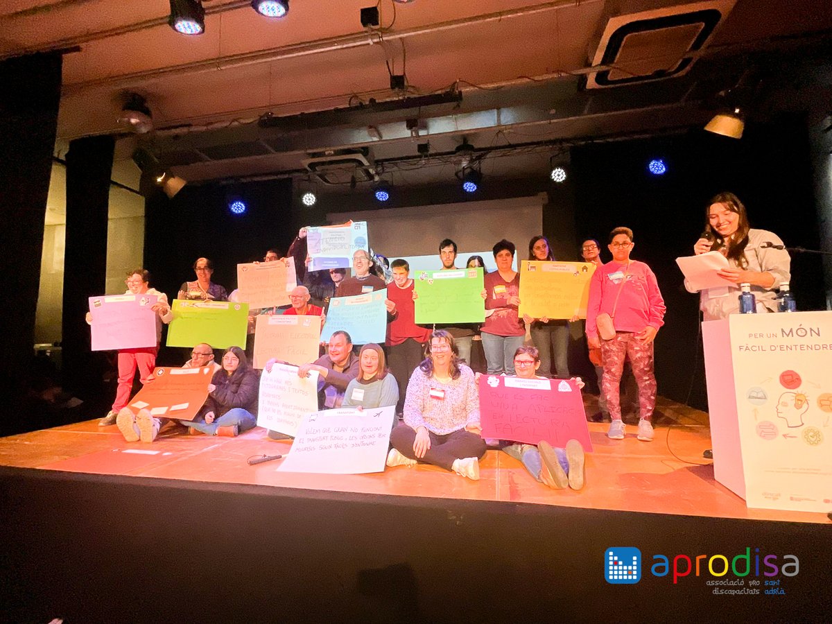 El passat 29 de novembre, Aprodisa va participar a les Jornades d’Accessibilitat organitzades per Dincat, posant de manifest la importància de crear un món més fàcil d’entendre per a tothom.

A Aprodisa, continuarem treballant per una societat inclusiva i accessible per a tothom!