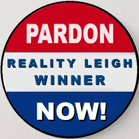 cy_guevara's tweet photo. @SojournerNow @admiralmpj @RepJamesClyburn How can anyone whitewash TRE45ON?? Or pardon fasc?!
How about pardoning Reality Winner ?!? @VP @FLOTUS
@POTUS @KamalaHarris @JoeBiden @WhiteHouse
Protect real heroes!!!! #SaveReality https://t.co/tUpoh5yWtP