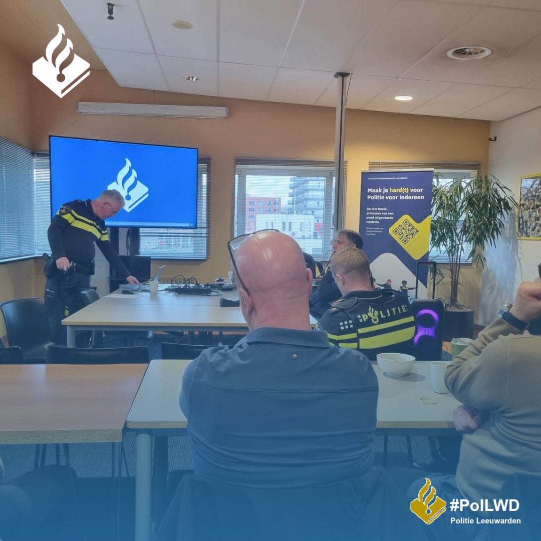 WA_midden_LWD's tweet photo. medewerker van de politie wil wel ervaren hoe het is om
in de schoenen te staan van de politie” en ben jij woonachtig in mijn werkgebied Leeuwarden? DM mij en wij gaan samen kijken naar de mogelijkheden om een sessie in groepsverband te doen.
#PolLWD #politie #VRbril https://t.co/7G5Cn6vXWJ