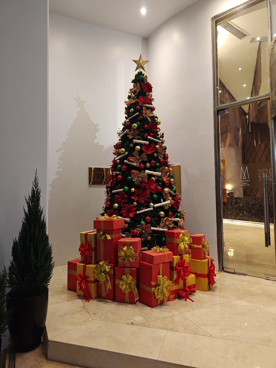 sacrasacv's tweet photo. 異国でもクリスマスは変わらんな🎄 https://t.co/JGxhDwUaup