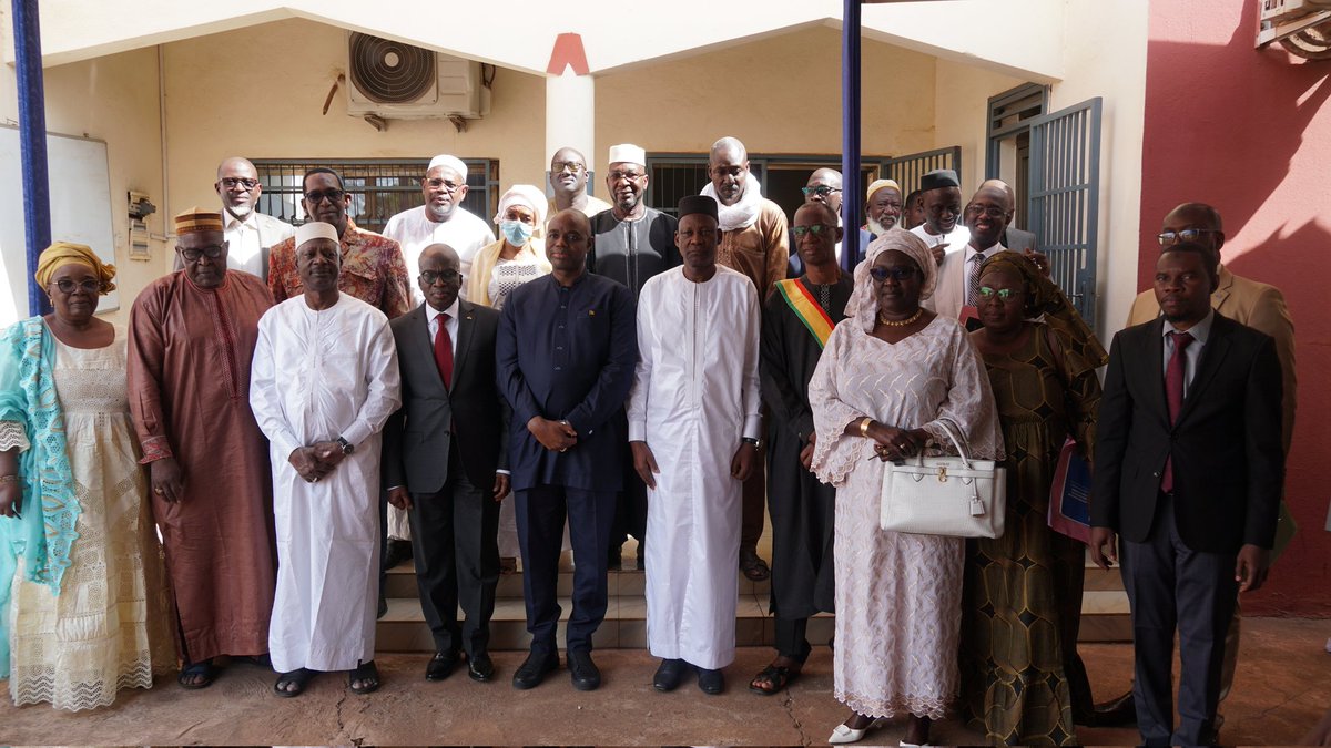 Bamako,le 9 décembre 2024 - Dans le cadre de la célébration de la semaine nationale de lutte contre la corruption,le Bureau du Vérificateur Général a organisé avec le Conseil National de la Société Civile un atelier d’information sur le Rapport annuel 2023 du Vérificateur Général