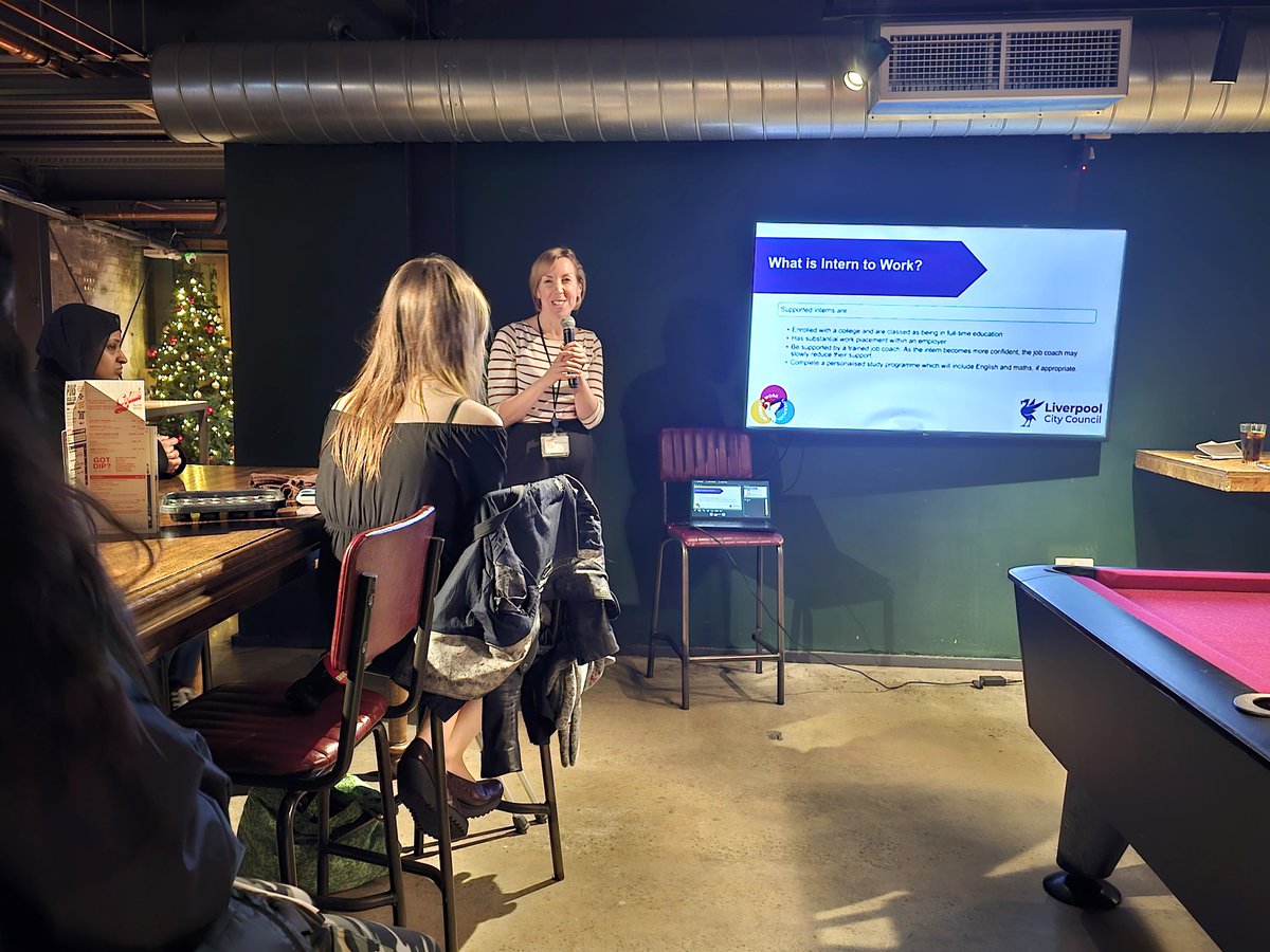 Intern2WorkLiv's tweet photo. We've just sat down after our Intern to Work social.

Here, we saw existing interns sharing their positive experience with our new January cohort and offer peer to peer support over bowling and pizza. We also got to stop for a moment &amp; celebrate our interns success.

Progress 🙌 https://t.co/14YvKac9P0