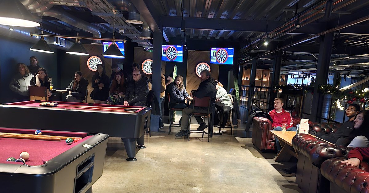 Intern2WorkLiv's tweet photo. We've just sat down after our Intern to Work social.

Here, we saw existing interns sharing their positive experience with our new January cohort and offer peer to peer support over bowling and pizza. We also got to stop for a moment &amp; celebrate our interns success.

Progress 🙌 https://t.co/14YvKac9P0