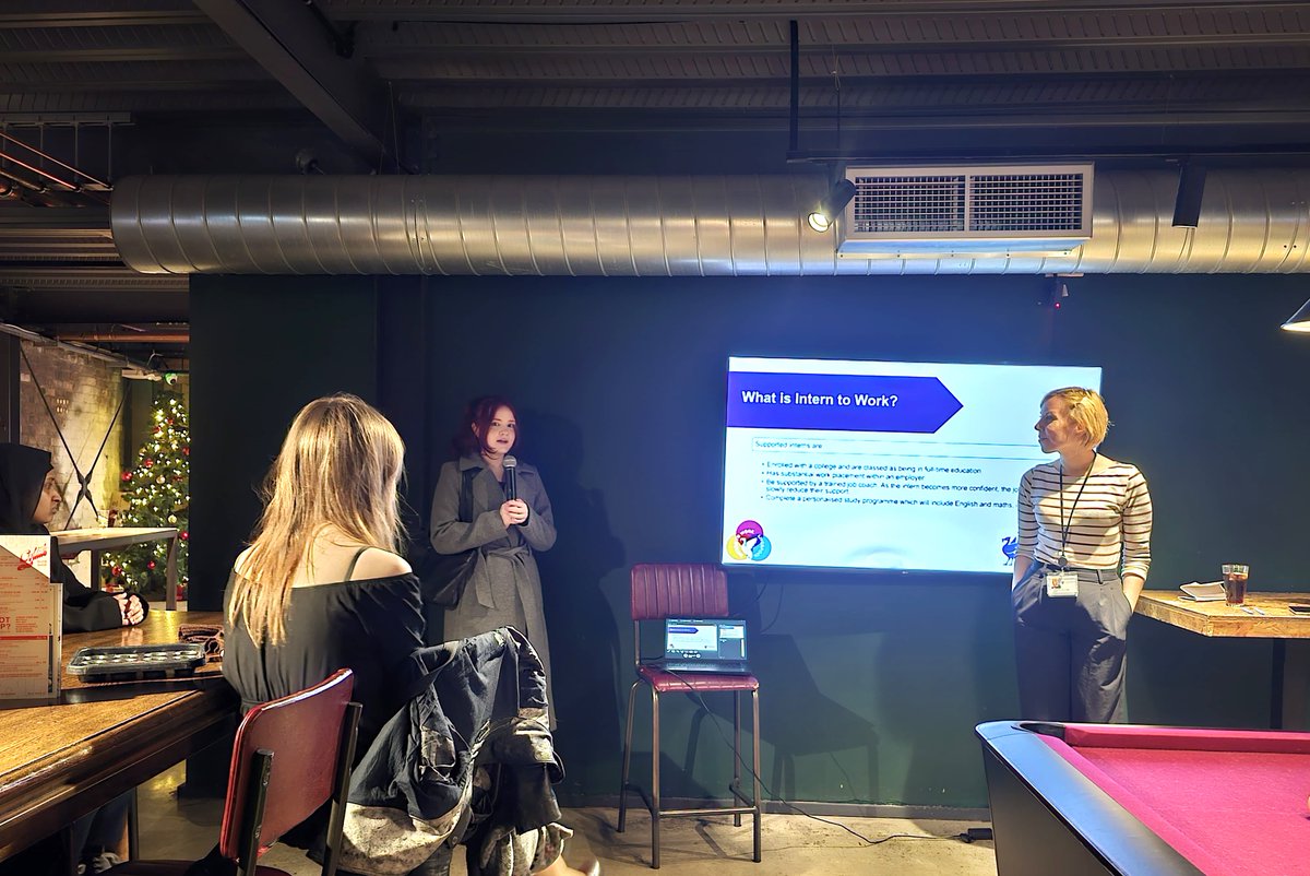 Intern2WorkLiv's tweet photo. We've just sat down after our Intern to Work social.

Here, we saw existing interns sharing their positive experience with our new January cohort and offer peer to peer support over bowling and pizza. We also got to stop for a moment &amp; celebrate our interns success.

Progress 🙌 https://t.co/14YvKac9P0
