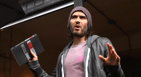 This man went from heroin &amp; sex addiction to preaching hope to millions:

Russell Brand.

I've been a pastor for 25+ years—working closely w/ seekers &amp; strugglers, and I've witnessed the power that fueled Brand's transformation.

7 lessons from his life guaranteed to fuel your