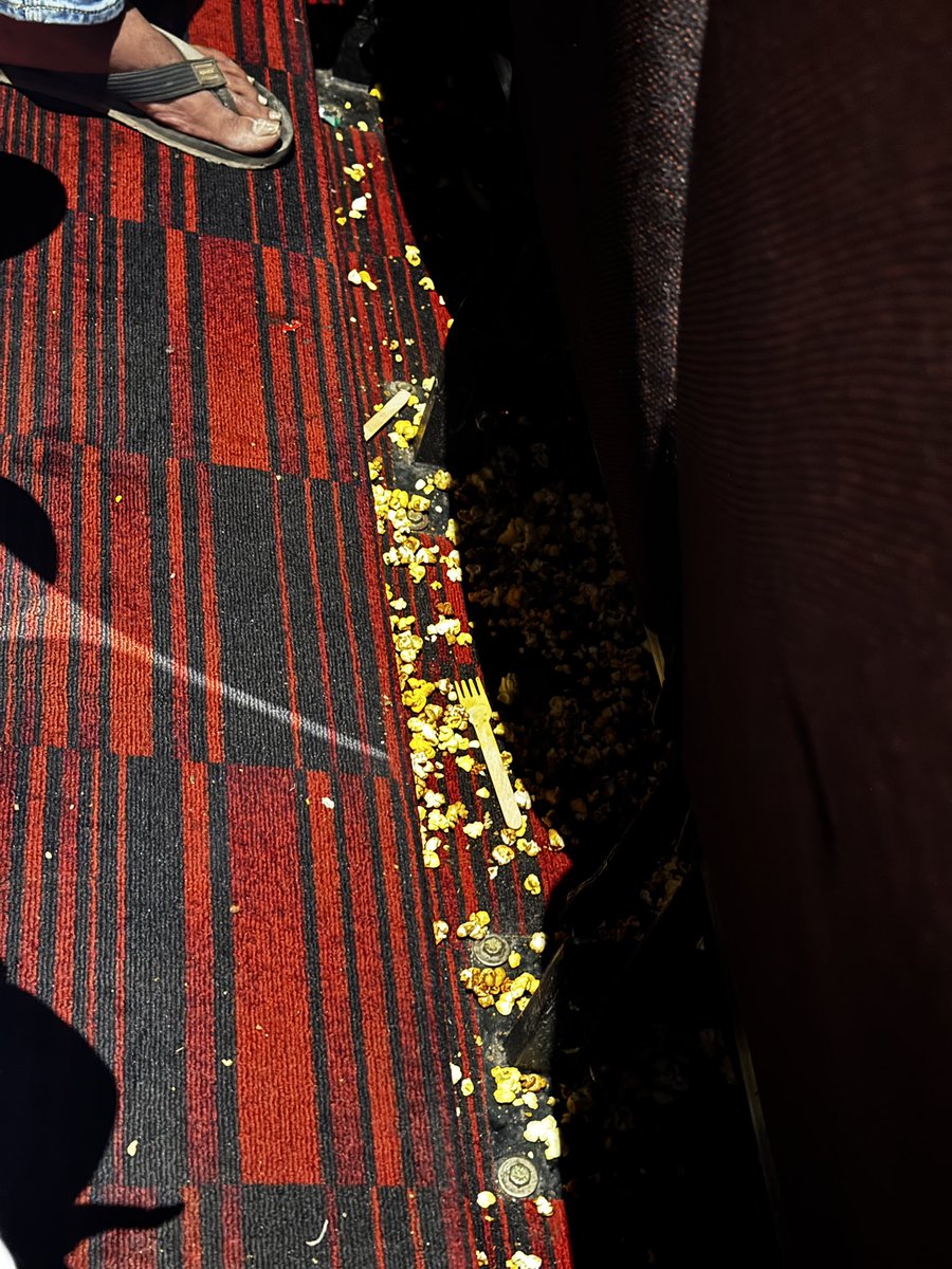 HBhesania's tweet photo. Just wanted to share my thoughts about the movie theatres. I've noticed that they are really untidy &amp; it seems like the hygiene levels aren't being taken care of properly. It's kind of disappointing because it affects the overall experience. I hope they can improve on this soon! https://t.co/t7IMqHj70S