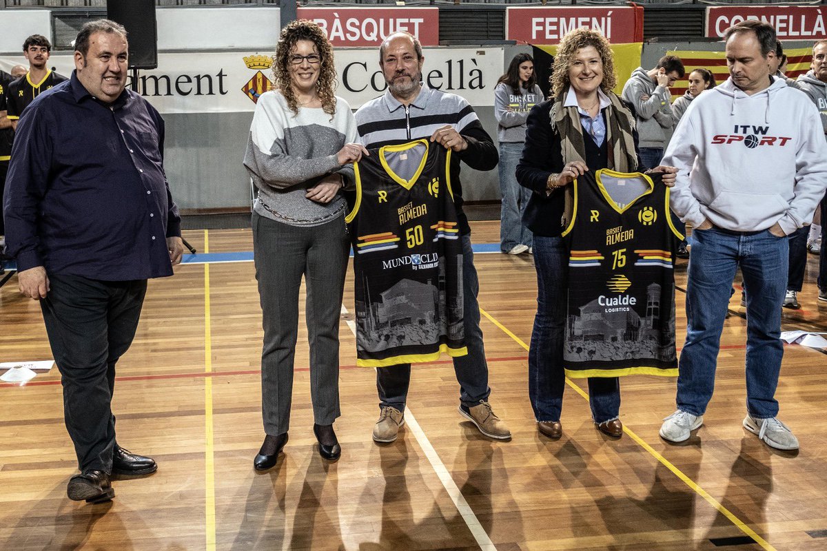 🔝 Presentació dels nostres equips per la temporada 2024/25!🖤💛

🙌🏻 Acompanyats de les autoritats de la FCBQ i l’Ajuntament, també vam gaudir de la presència d’alguns dels nostres espònsors, com Salvador Escoda, Cualde o ITW Sport.

🏀 Ara, a continuar entrenant amb força!