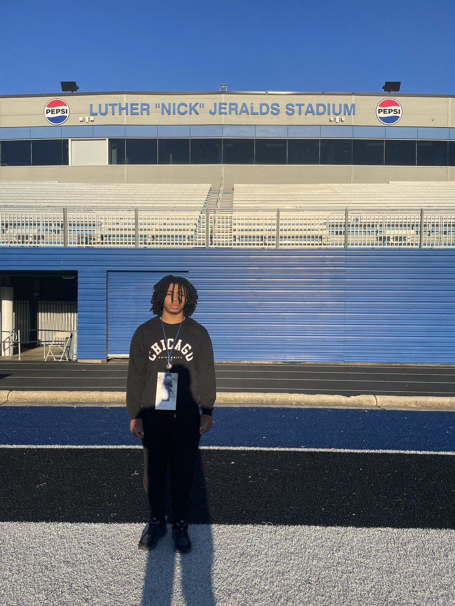 I want to thank <a href="/Fsubroncos_fb/">Fayetteville State Football</a> <a href="/CoachRHayes22/">Richard Hayes Jr.</a> <a href="/CoachBunn_/">DJ Bunn</a> for an amazing official visit this weekend! I really enjoyed myself and loved seeing the campus! <a href="/DariusR08981516/">Darius Robinson</a>