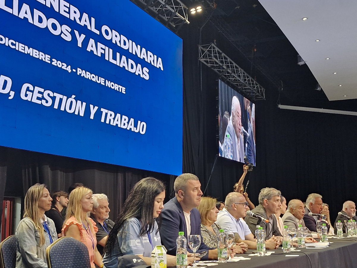 Soy_comercio's tweet photo. Nosotros Siempre Azules 💙
Nosotros Siempre En Unidad 💙
Nosotros Nunca Desteñimos 🩵
Como todos los años, decimos presente en la asamblea Ordinaria de Afiliados y Afiliadas de nuestro Sindicato #ComercioCapital
@Cavalieri_SEC @CarlosPerezSEC @sabriparedessec @Sergio_OrtizOk https://t.co/DgRb3xVXtV
