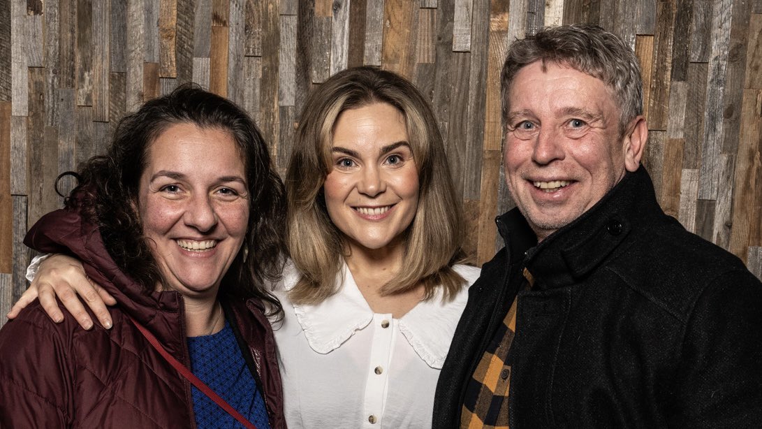 ComeFromAwayUK's tweet photo. Our cast 🤝 The real people who inspired the characters they play 

📸 @CraigSugden https://t.co/gO3O0OLybf