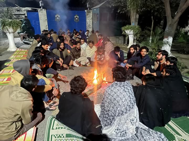 jamiat_pu_'s tweet photo. مطالبات کی منظوری تک دھرنا جاری۔۔۔۔۔ 
جمعیت جامعہ پنجاب❤

#Jamait #JamaitPrideOfPu #JamaitPU #punjabUniversity https://t.co/FS85nP6oo1