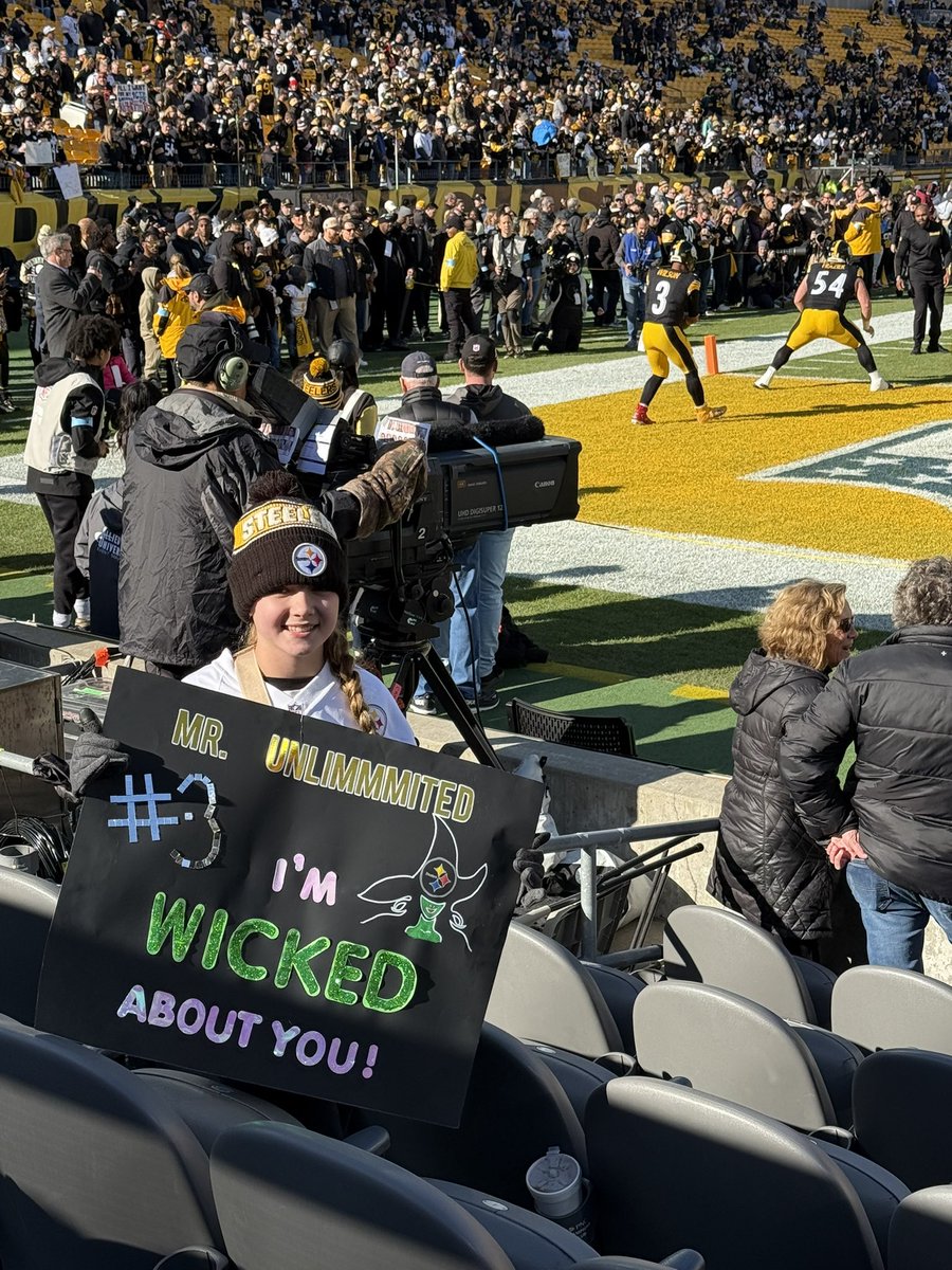 edotsing's tweet photo. @KDPomp if you’re still in the Christmas mood, my daughter made this sign for the game yesterday and a grown adult jumped in front of her pregame right in front of Russel Wilson when he was about to sign it, ruined her day until the Steelers came back and won @937theFan https://t.co/El6a7GsZSS