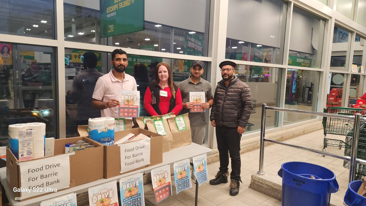 Our Ahmadiyya Muslim Youth in Northern Ontario are collecting food donations to support local food banks.

Our Muslim youth actively participated in a donation collection drive at Food Basics in Barrie, ON.

#FoodDrive #CommunityService #Barrie