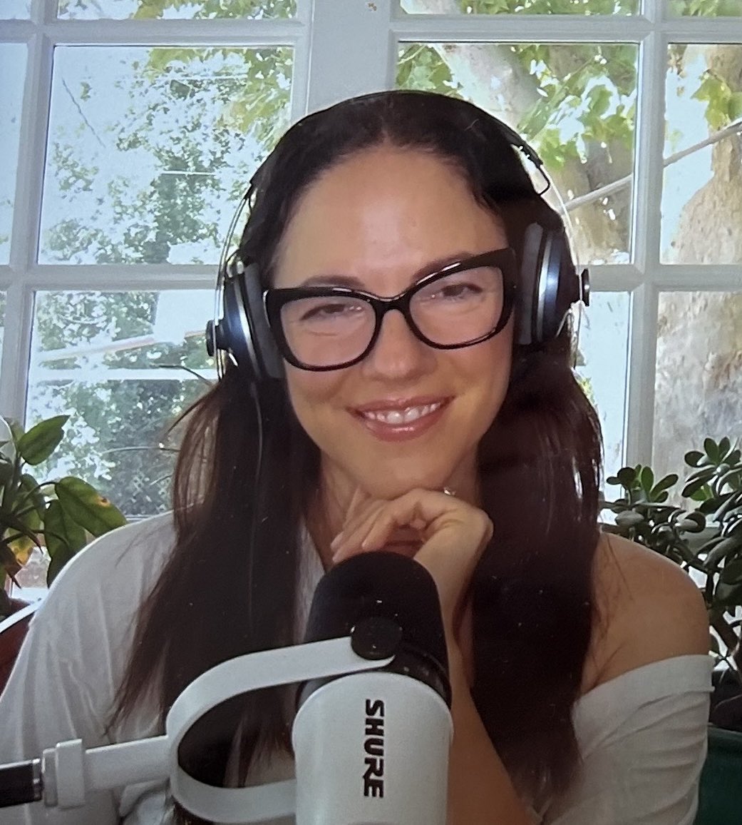 amey_smith3's tweet photo. Monday JOY ❤️❤️❤️ I hope y’all had an amazing weekend!!! #AnnaSilk #AmeysAnna #LostGirl #LostGirlRewatchPodcast #RachelSkarsten #Faemily #LostGirlFans https://t.co/FtHL7WXlq6