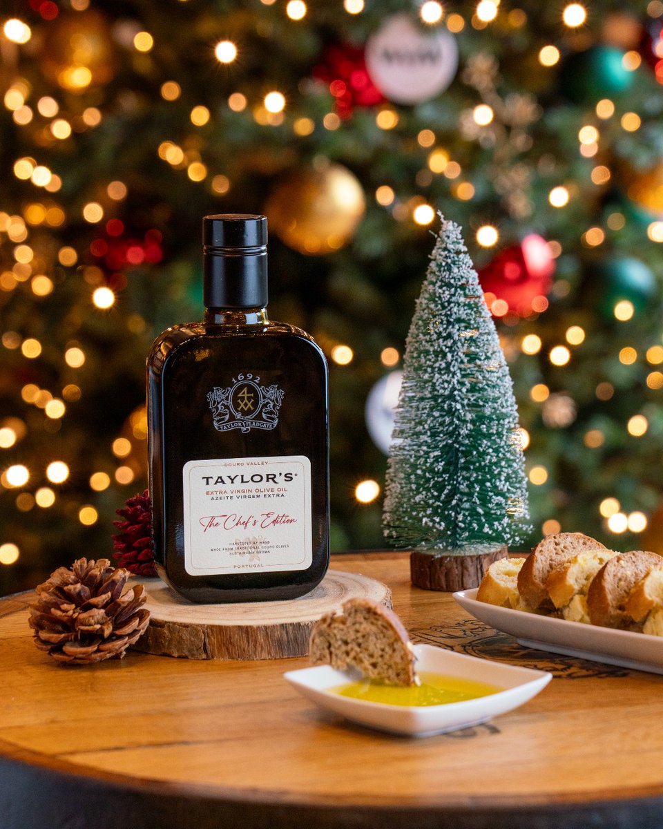 TaylorsPortWine's tweet photo. Produced from the estates of Quinta de Vargellas, Quinta de Terra Feita and Quinta do Junco, Taylor’s Chef’s Edition will add a unique character to your Christmas dishes.
-
#taylorsportwine #chefsedition #oliveoil #christmas https://t.co/q5qy1TI19u