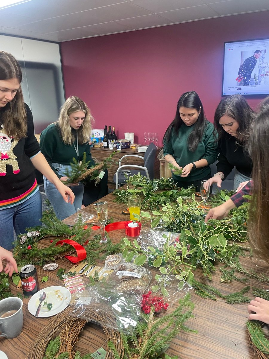 Beale_Law's tweet photo. Last week, our Bristol office got into the festive spirit with a Christmas wreath making social! 🎄

It was great to see everyone come together to unleash their creativity and craft some truly beautiful wreaths to celebrate the season.

See some of the festive wreaths below! ✨🎀 https://t.co/RY8iblyWHh