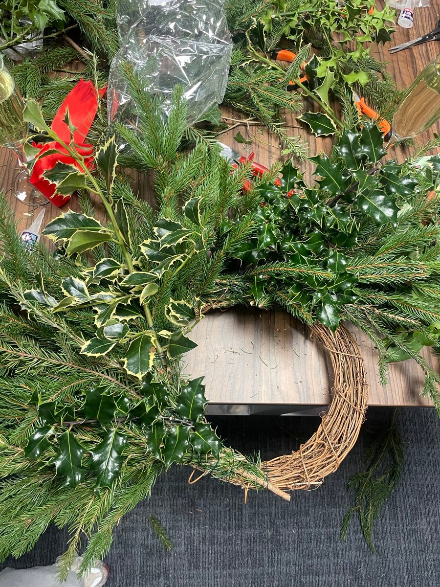 Beale_Law's tweet photo. Last week, our Bristol office got into the festive spirit with a Christmas wreath making social! 🎄

It was great to see everyone come together to unleash their creativity and craft some truly beautiful wreaths to celebrate the season.

See some of the festive wreaths below! ✨🎀 https://t.co/RY8iblyWHh