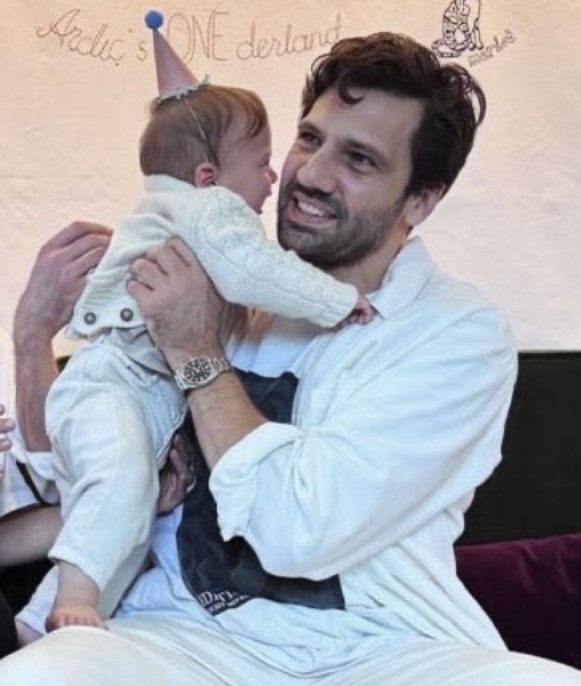 يا روحي شو حلوين ❤️🥹أرديش مش طايق نفسو واضح😂😂حبيت تناسق الوان التياب بين بعض 👍اول فرحة عيد دايما بتكون مميزي إلهم وإلنا🥹#kaanurgancioğlu